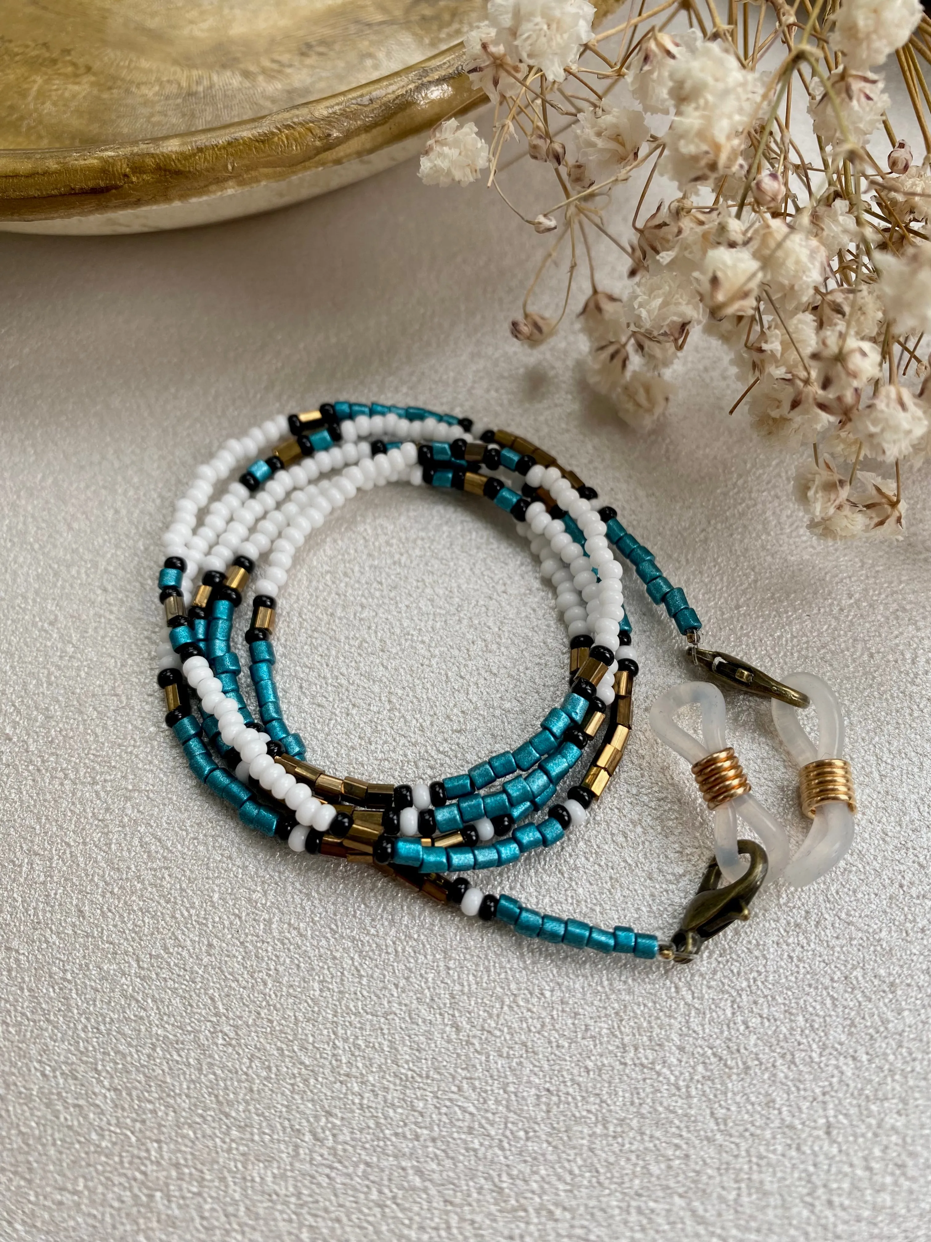 Dainty White Blue Gold seed bead Glasses Chain, Cute Face Mask Chain, Boho Hippie Strap Eyeglass holder, Teacher Lanyard, Sunglasses chain